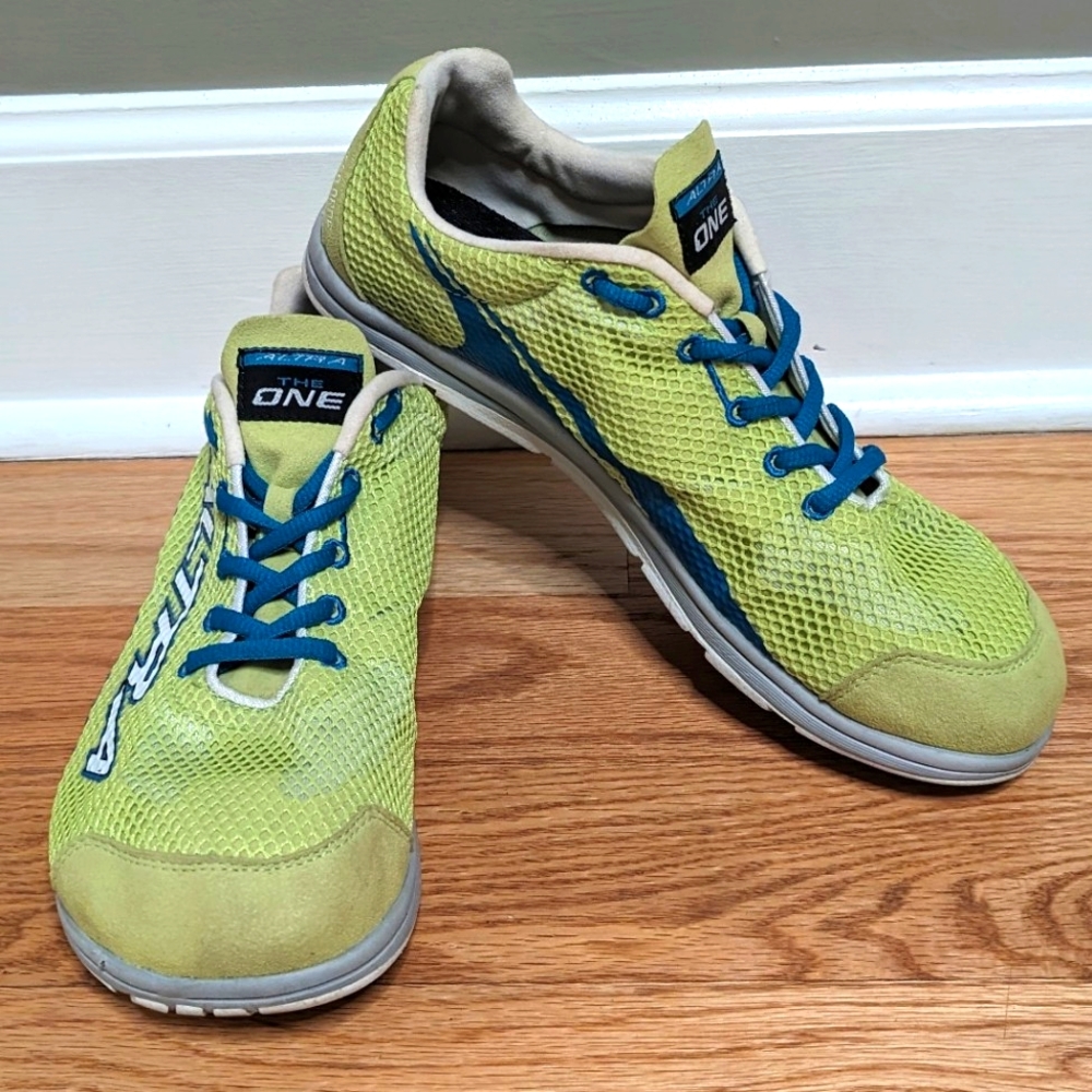 Women's Neon Yellow/Turquoise Altra "The One" Abound Road Sneaker, sz 10.5